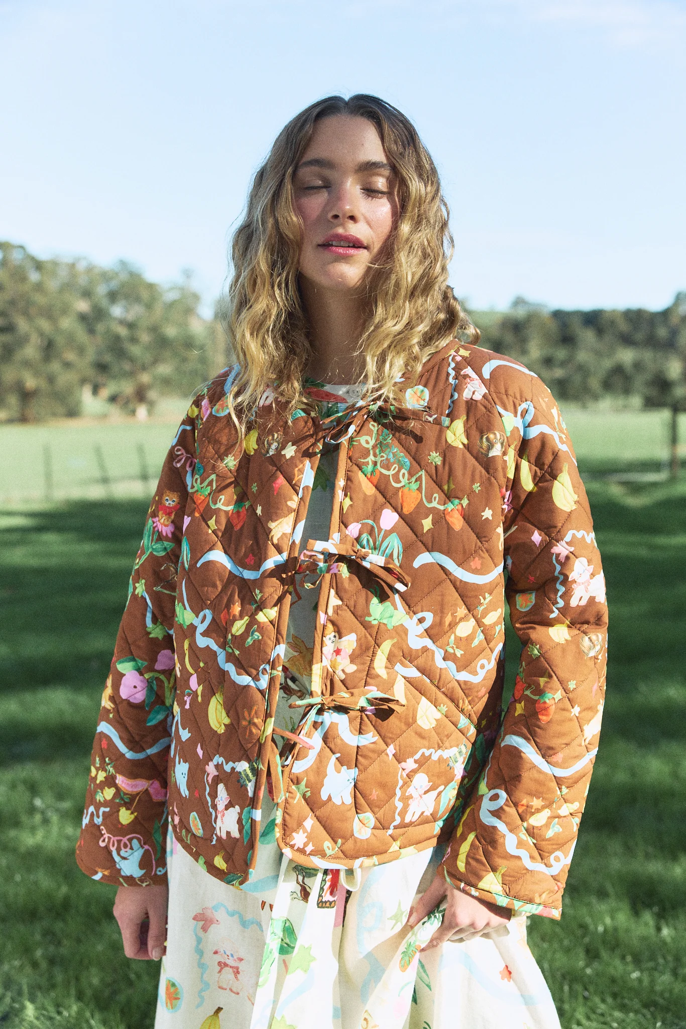REVERSIBLE QUILTED JACKET - STORY BOOK/CHINTZ - Hercitys